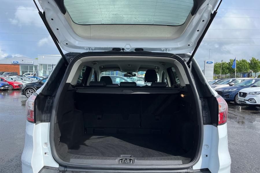 Ford KUGA Photo autoimg-f72204100327ce969b3e2e8c72bd8836a80087a5.jpg