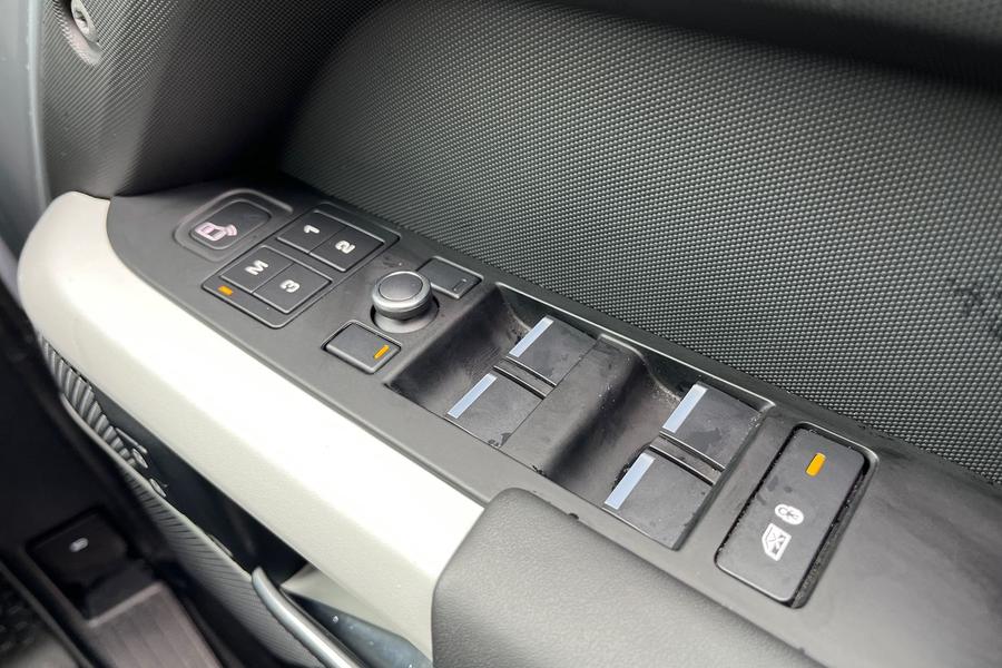 Land Rover Defender 110 Photo autoimg-f7262519d18d4aaca16adaa7ce95c4fa9dbce1dc.jpg