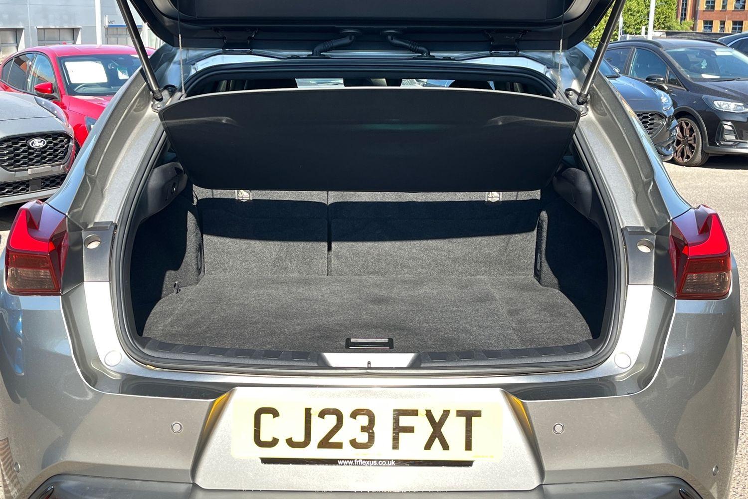 Lexus UX Photo 20