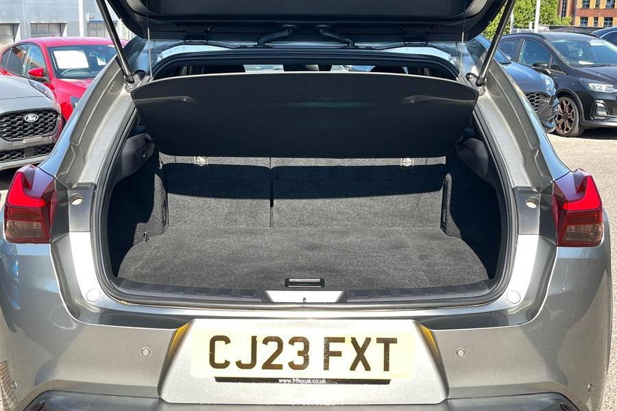 Lexus UX Photo autoimg-f72d8edb9aa1b0d3b5c2a4259e3673e4e38badd7.jpg