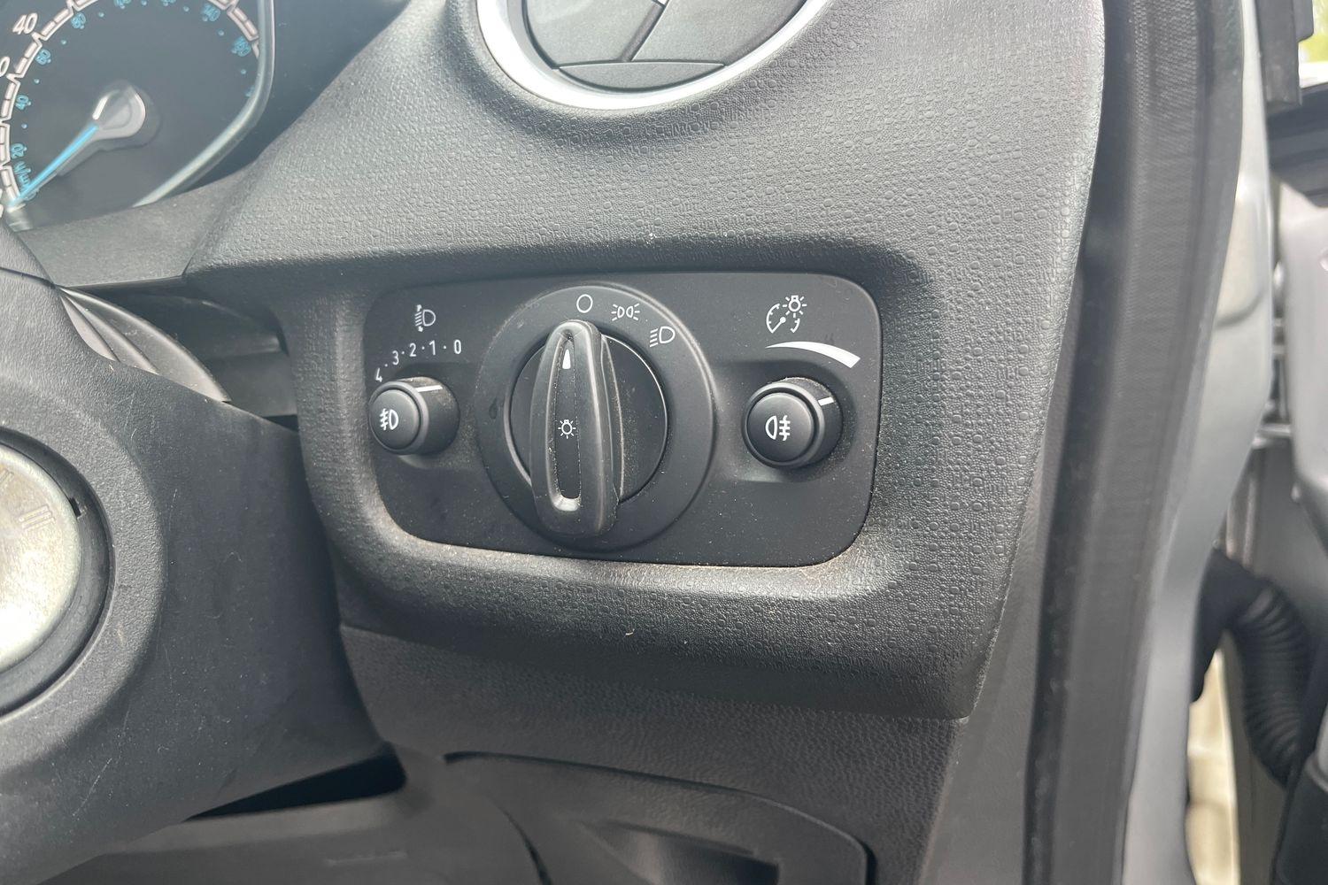 Ford FIESTA Photo 22