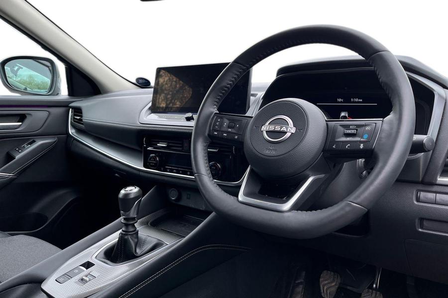 Nissan Qashqai Photo autoimg-f7351b42084529f5444bba6855a32b9b6629554f.jpg