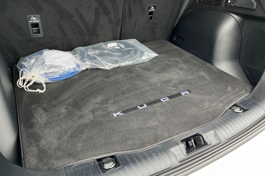 Ford Kuga Photo autoimg-f739dc60af72eeb4831fc979a4cb34336279b96d.jpg