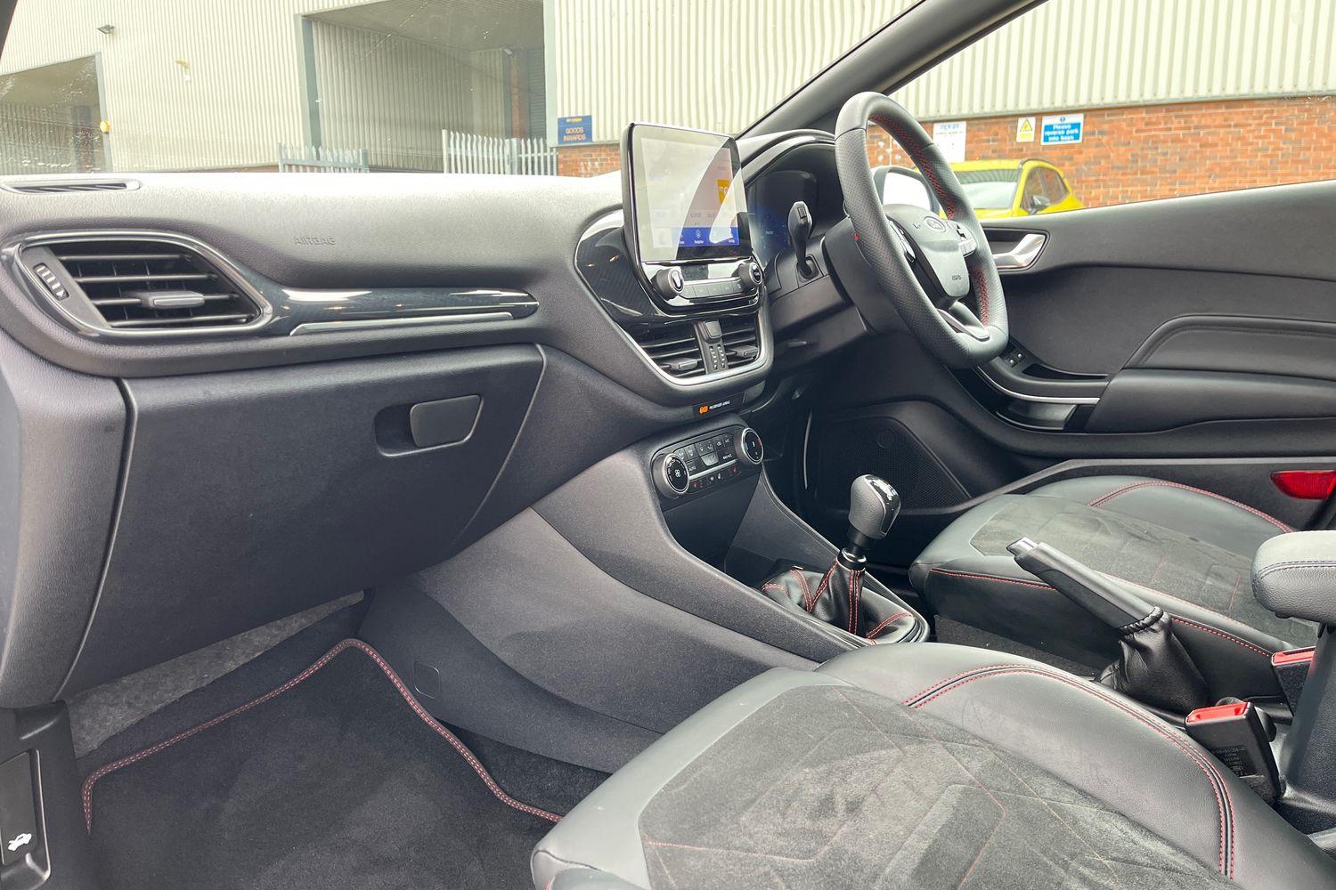 Ford Fiesta Photo 17