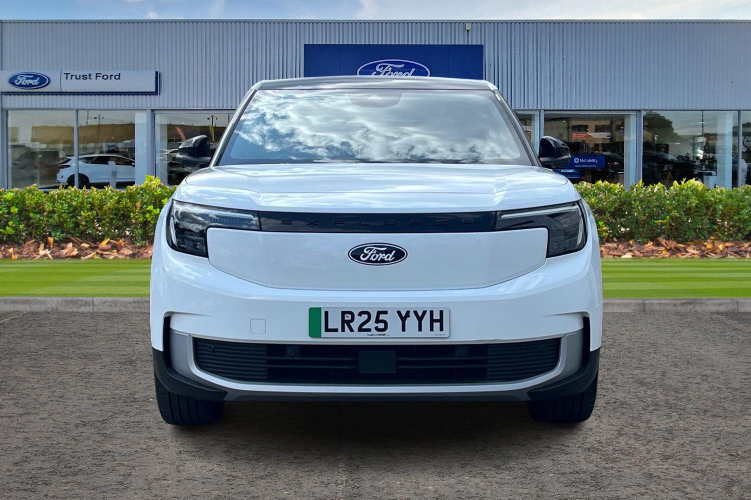 Ford Explorer Photo 5