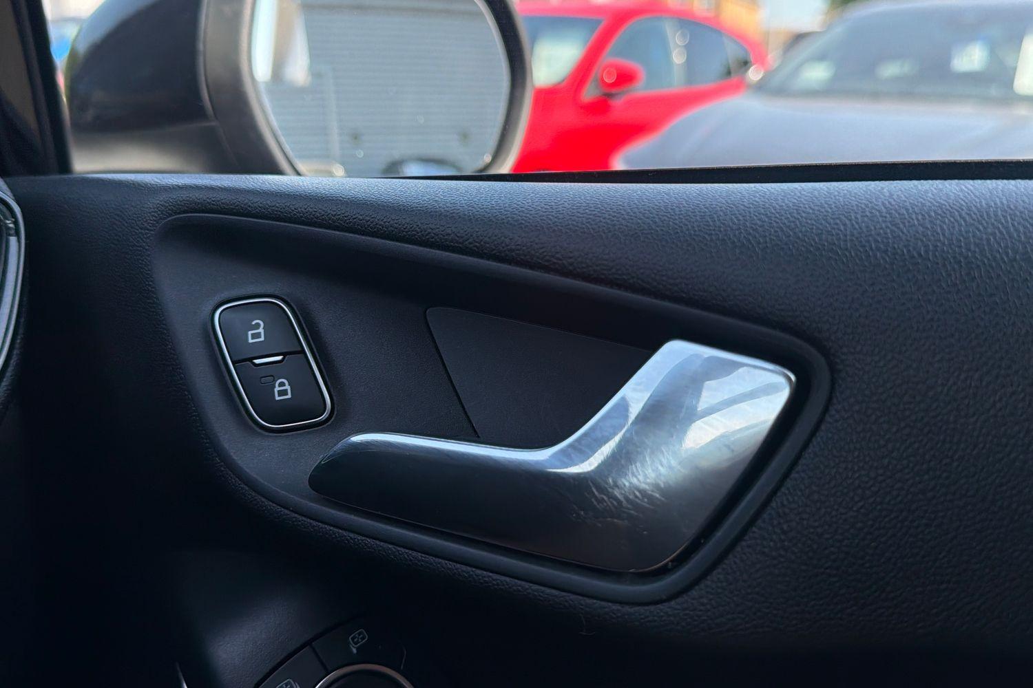 Ford FIESTA Photo 39
