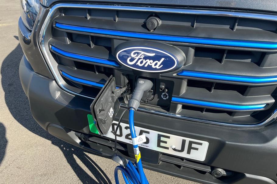 Used Ford E-TRANSIT YO25EJF 32