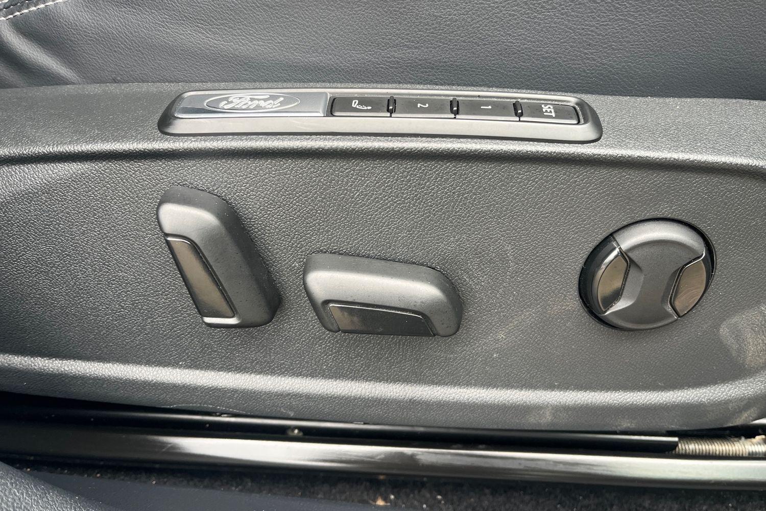 Ford Explorer Photo 25