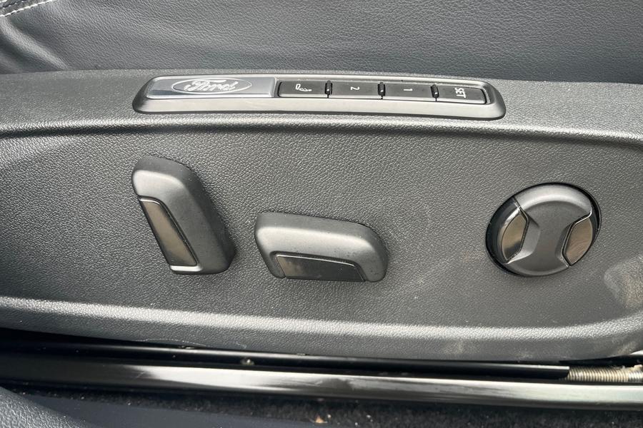 Ford Explorer Photo autoimg-f765843b80e8314ca2705a05d45a3432ff4abdb6.jpg