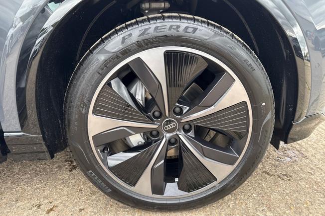 AUDI Q6 E-Tron Photo 5
