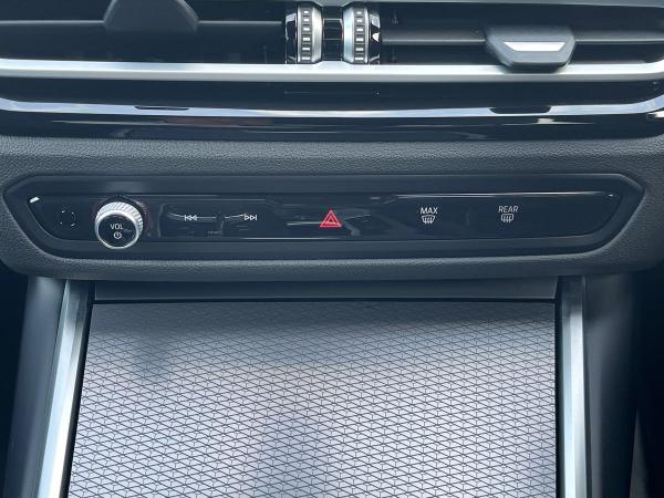 BMW 3 Series Photo autoimg-f76c356af22a3d23b5d0926db12fe14222583058.jpg