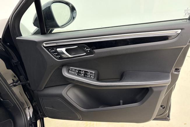 PORSCHE Macan Photo 25