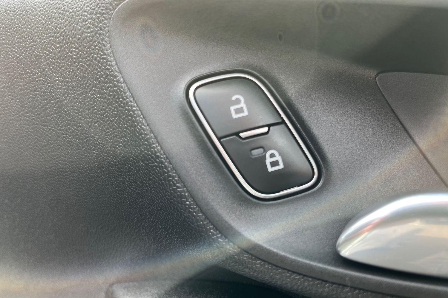 Ford FIESTA Photo 39