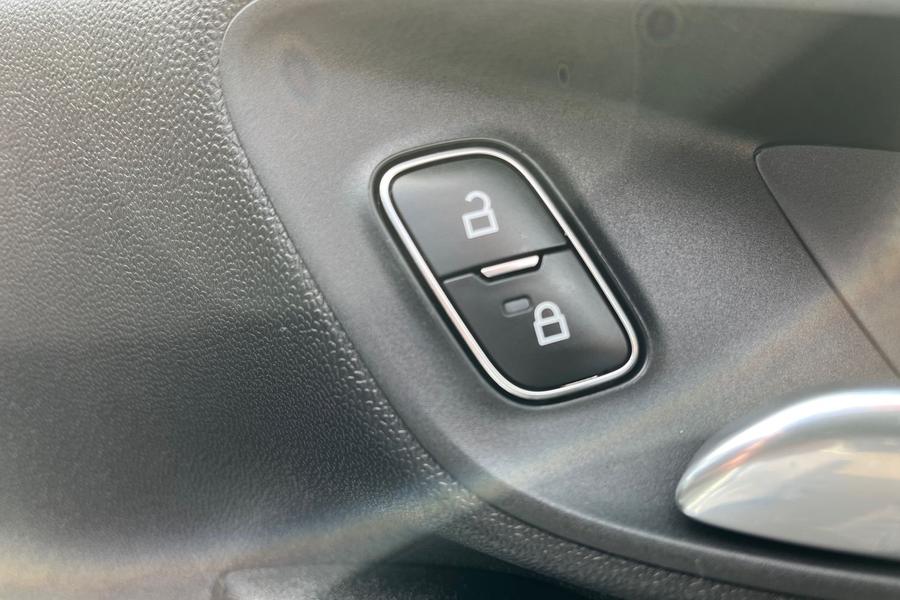 Ford FIESTA Photo autoimg-f7703f873096f89733b5d4b0f82d8994f9d26412.jpg