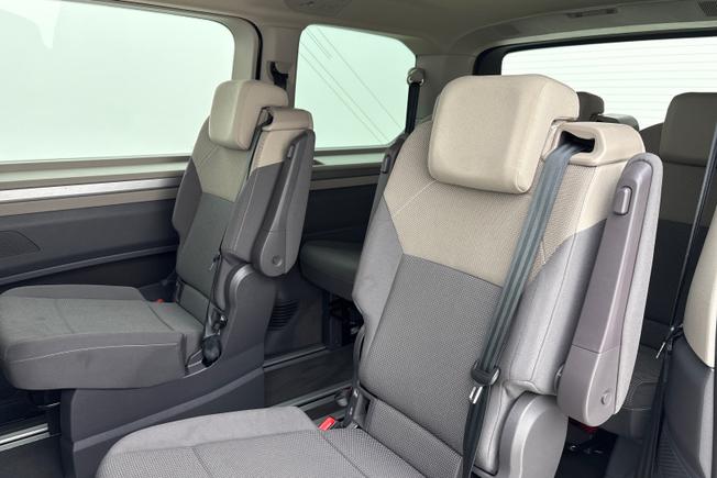 VOLKSWAGEN Multivan Photo 9
