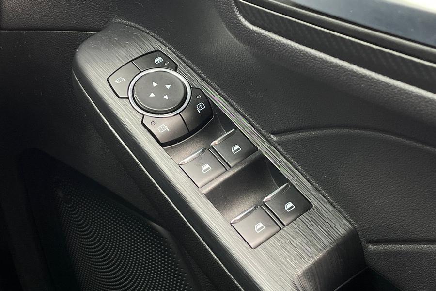Ford Kuga Photo autoimg-f77bbc32bb9e7220795aac7e738374ede2634bf7.jpg
