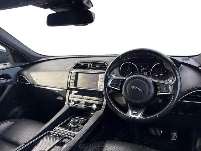 JAGUAR F-Pace Photo 6
