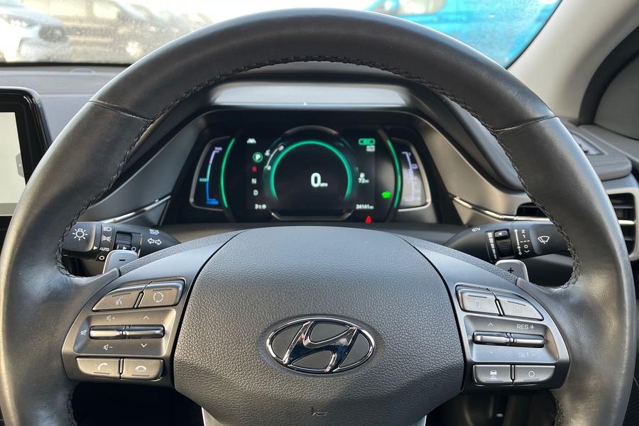 Hyundai IONIQ Photo autoimg-f78419cfe6a0fe08d46b52aa93b096c90ba21651.jpg