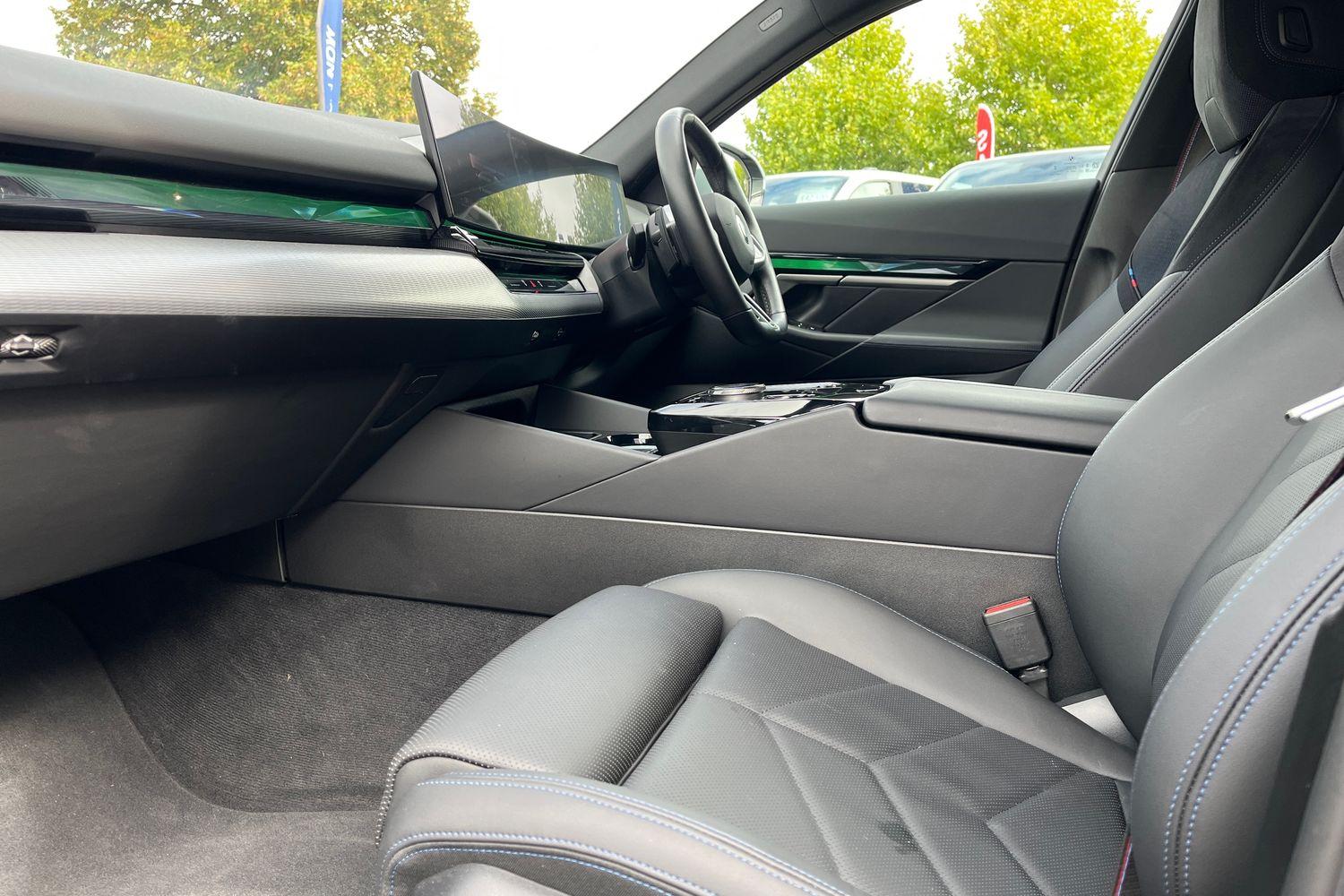 BMW 5 Series Photo 17