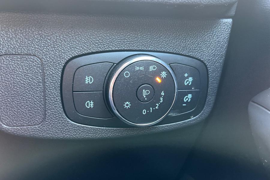 Ford FOCUS Photo autoimg-f78bbb011df96396a5fe08f0350f301b1f4e372e.jpg