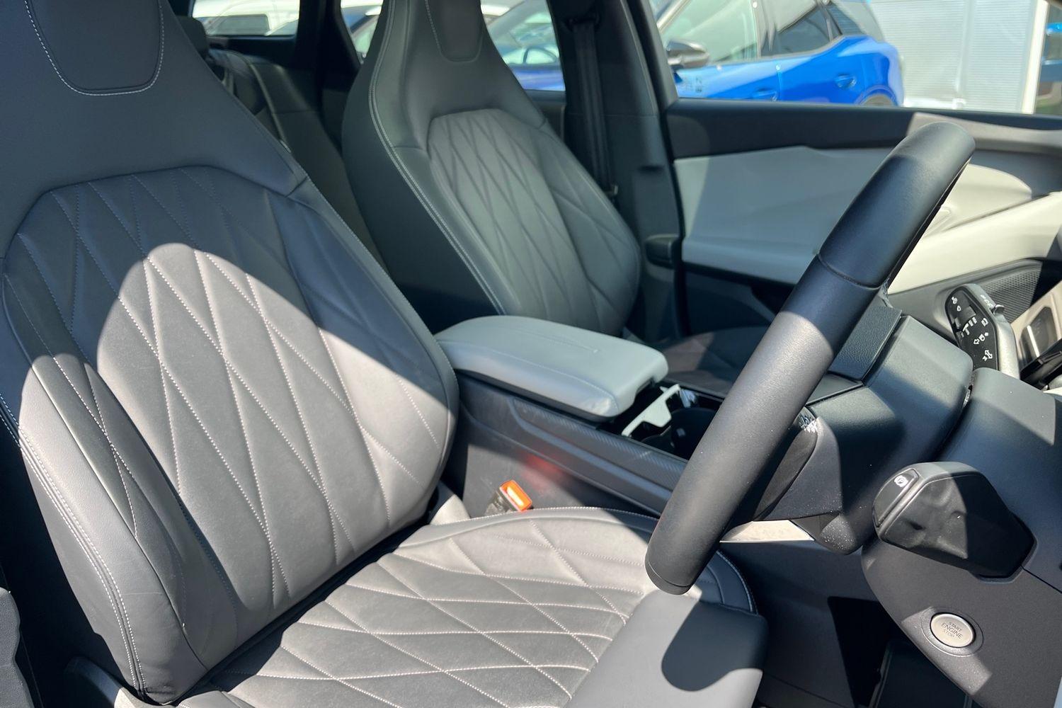 Ford Explorer Photo 16