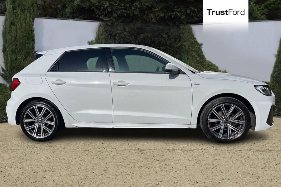 Audi A1 Photo autoimg-f79c0b3c95e3994422706ab48e0f21f6a254a40c.jpg