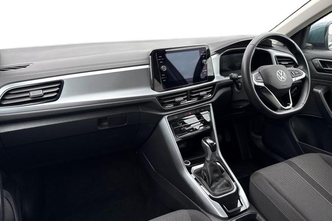 Volkswagen T-Roc Photo 2