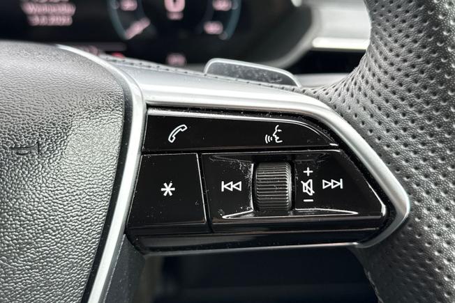 AUDI Q8 E-Tron Photo 17