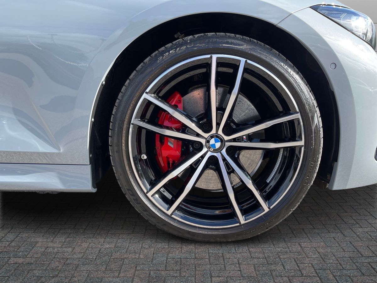 BMW 3 Series Photo 8