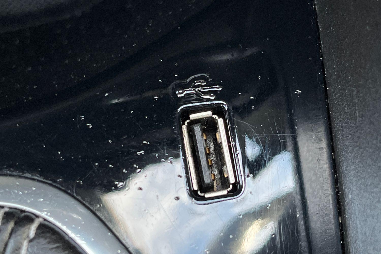 Ford FIESTA Photo 32