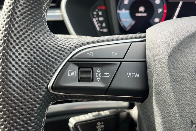 AUDI Q3 Photo 16