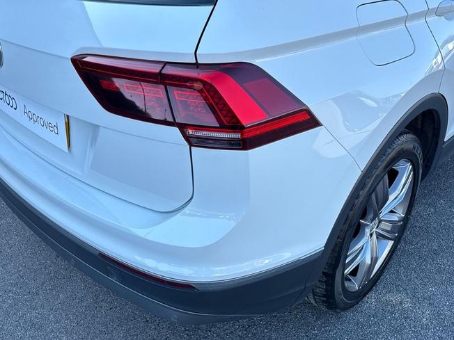 VOLKSWAGEN Tiguan Photo 18