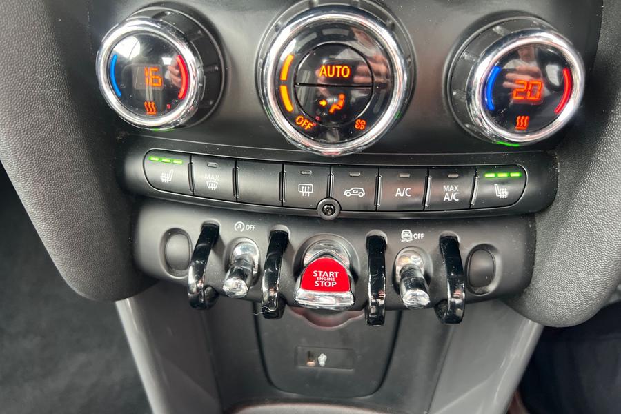 MINI CONVERTIBLE Photo autoimg-f7c0b319d8882bafce7b62ee6f78c877eef2cfd7.jpg