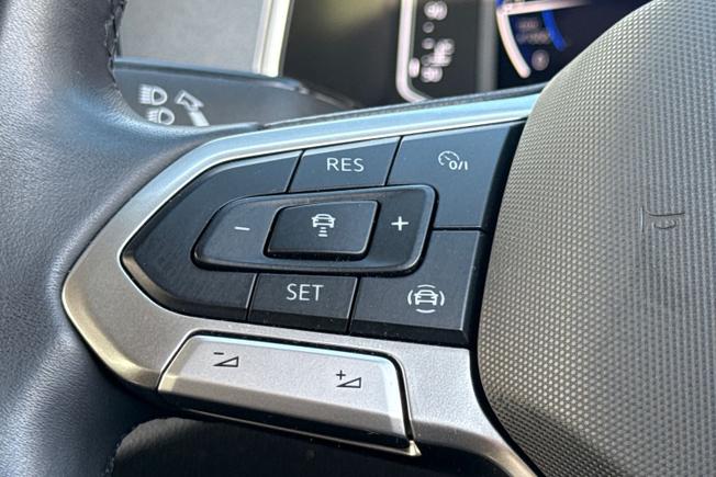 VOLKSWAGEN T-Roc Photo 16