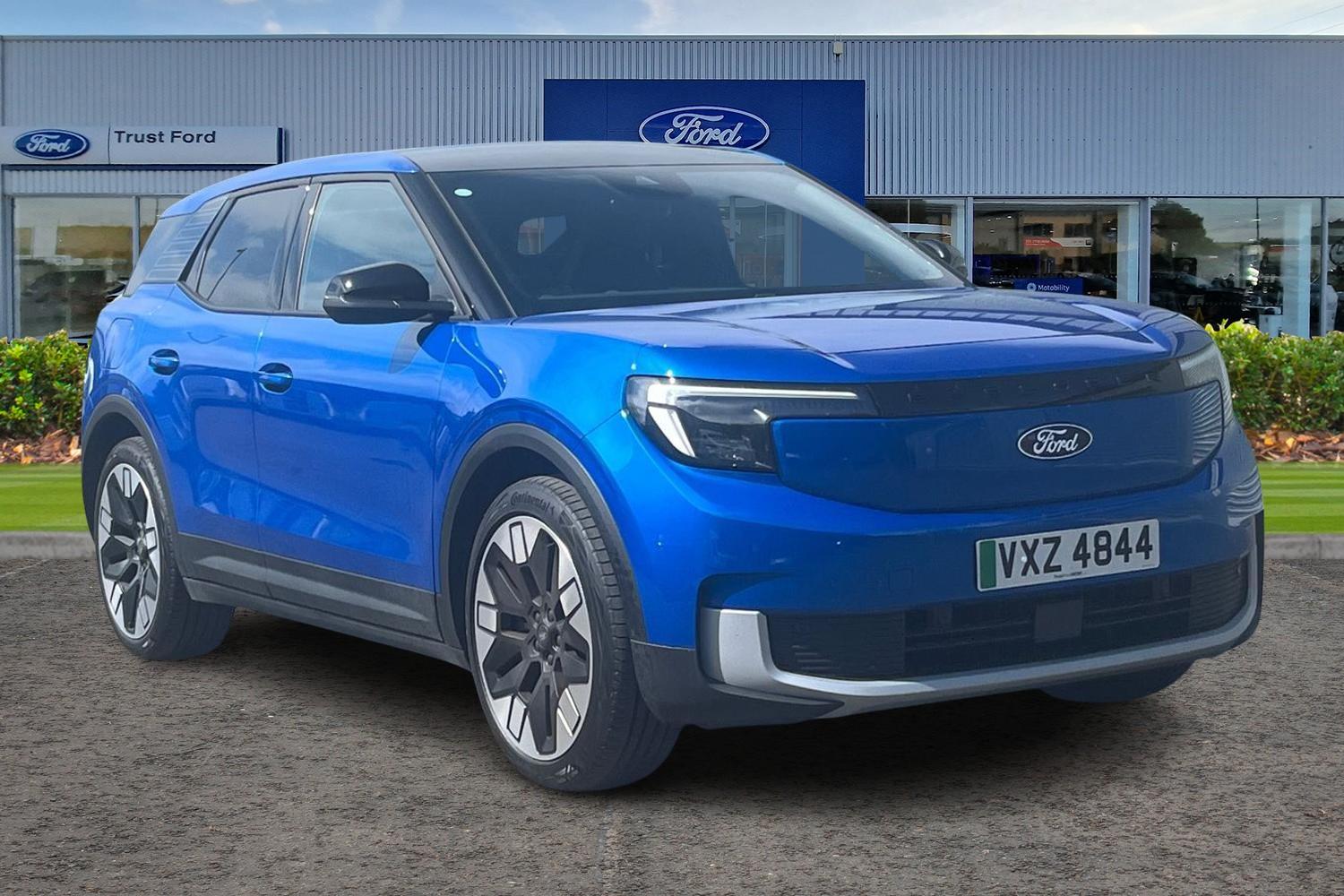 Ford Explorer Photo 0