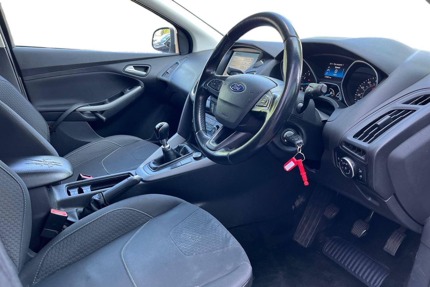 Ford FOCUS Photo 8
