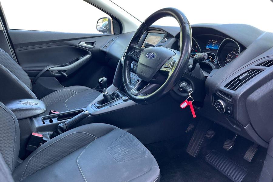 Ford FOCUS Photo autoimg-f7d9d2c9ddb3f895e974bfbefa3ddc1f6a62fbc2.jpg