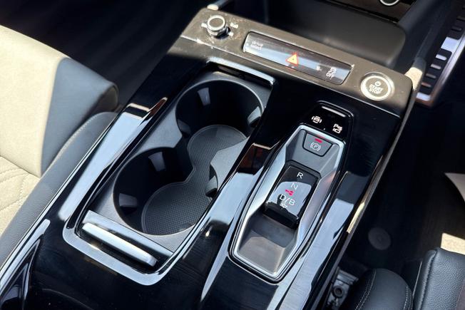 AUDI Q6 E-Tron Photo 24