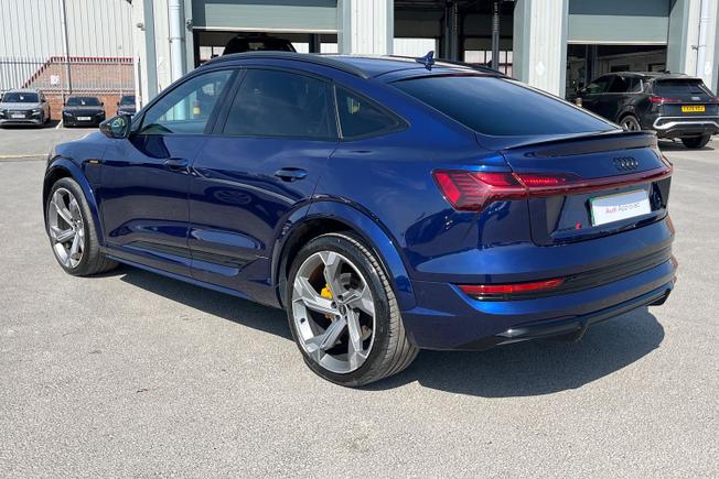 AUDI E-Tron S Photo 23