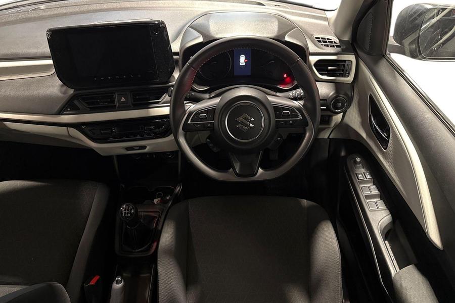Suzuki SWIFT Photo autoimg-f7ef9907293f70215c137492c37d408c6771481d.jpg
