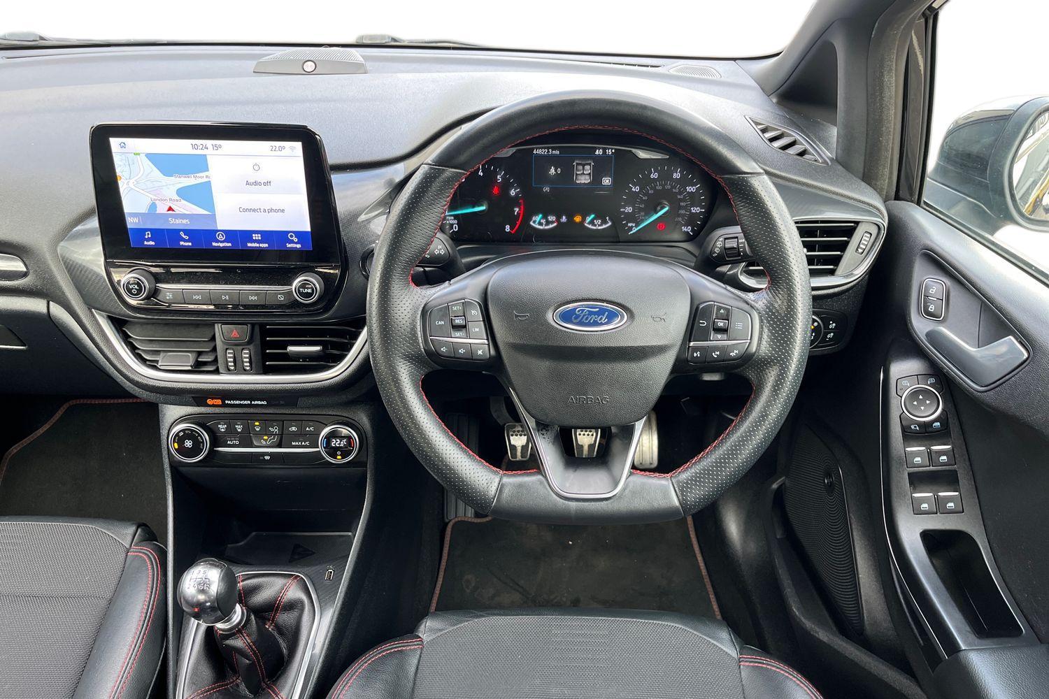 Ford FIESTA Photo 10