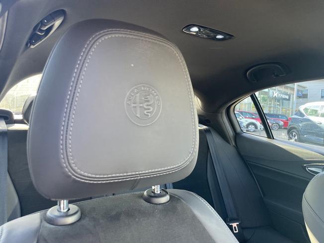 ALFA ROMEO Giulia Photo 37
