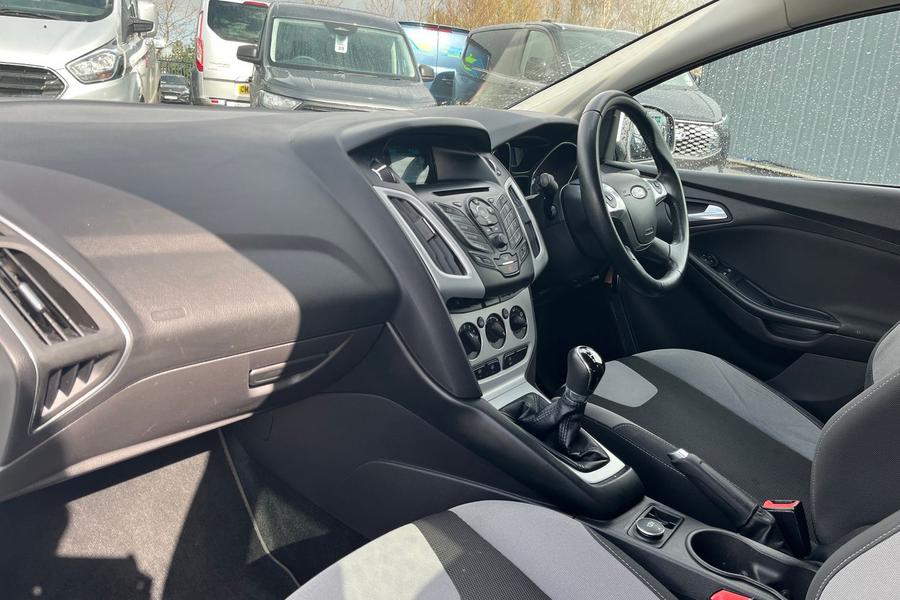 Ford FOCUS Photo autoimg-f7f6ca4d8b70c95154858509a09f1cc2301f28fe.jpg