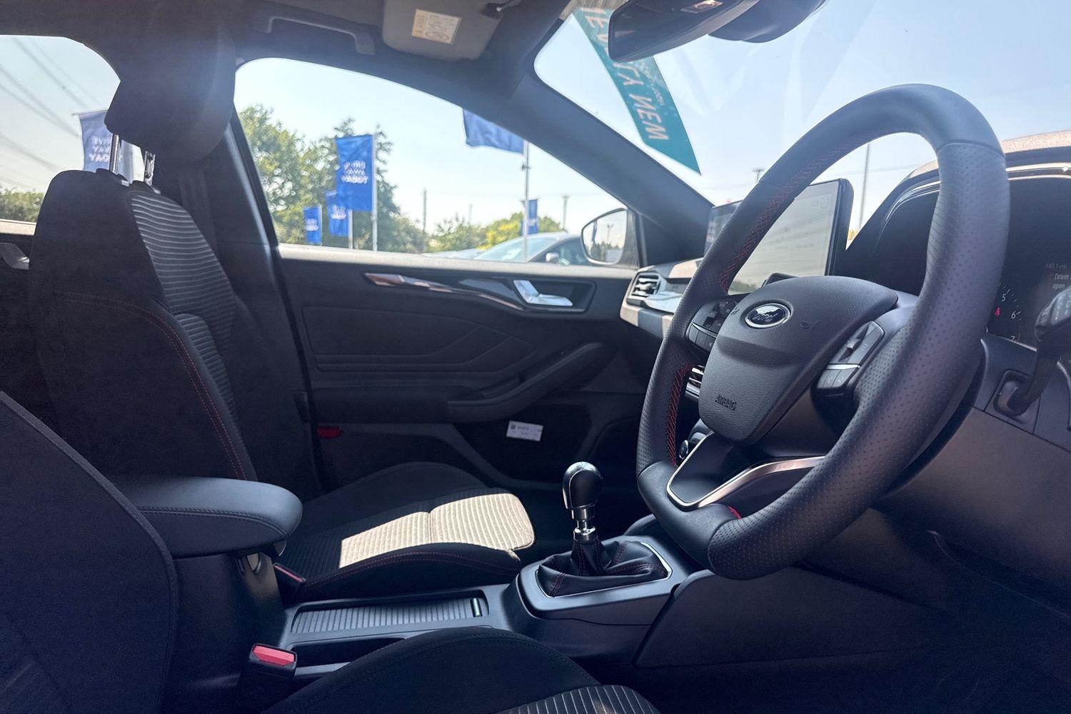 Ford FOCUS Photo 16
