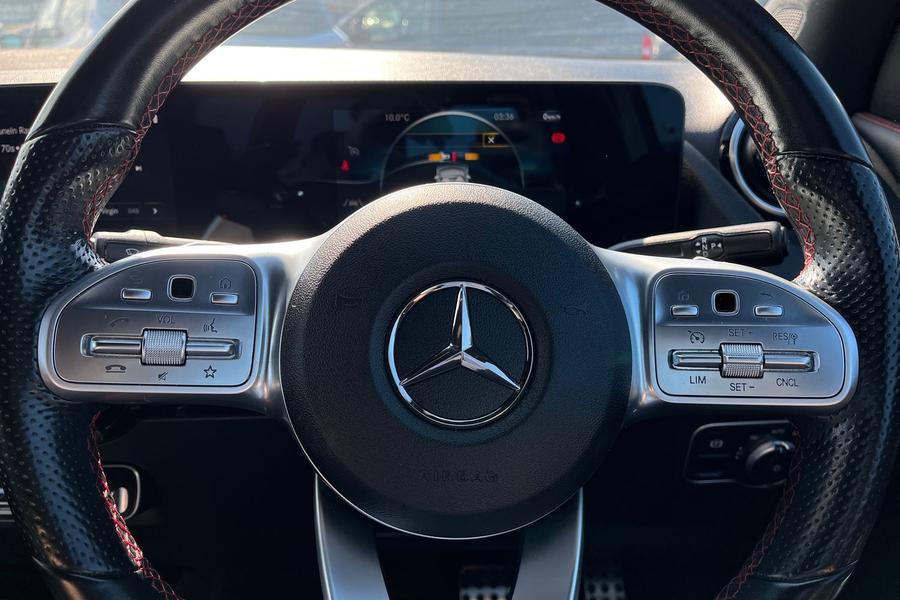 Mercedes-Benz GLA Photo autoimg-f7f9131267760f50eb285bae9b63abc602da6204.jpg