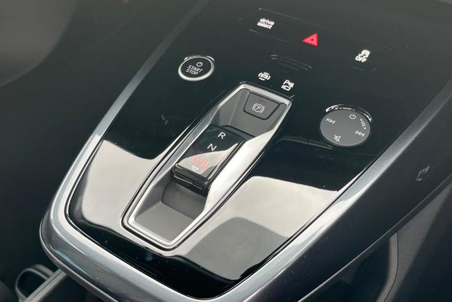 AUDI Q4 Photo 31