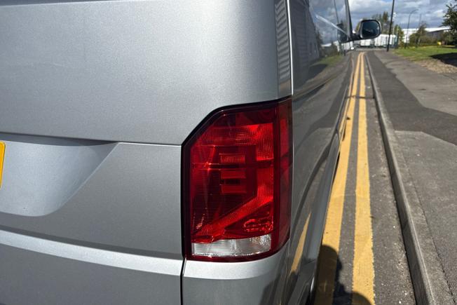 VOLKSWAGEN Transporter Photo 18