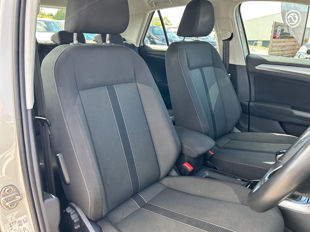 Volkswagen T-Roc Photo 37