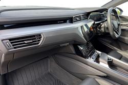 AUDI e-tron Photo 2