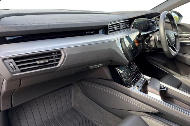 AUDI e-tron Photo 2